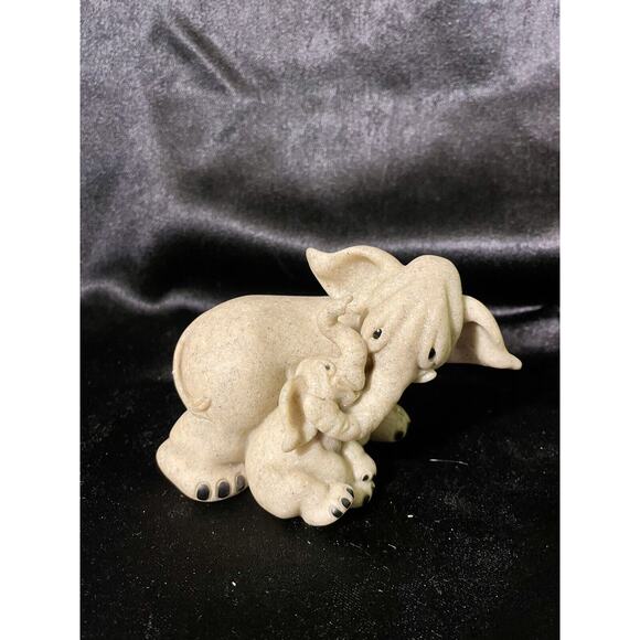 Vintage Elephant Figurines Elmo and Eli Elephant Figurine Second Nature Design - Picture 1 of 8